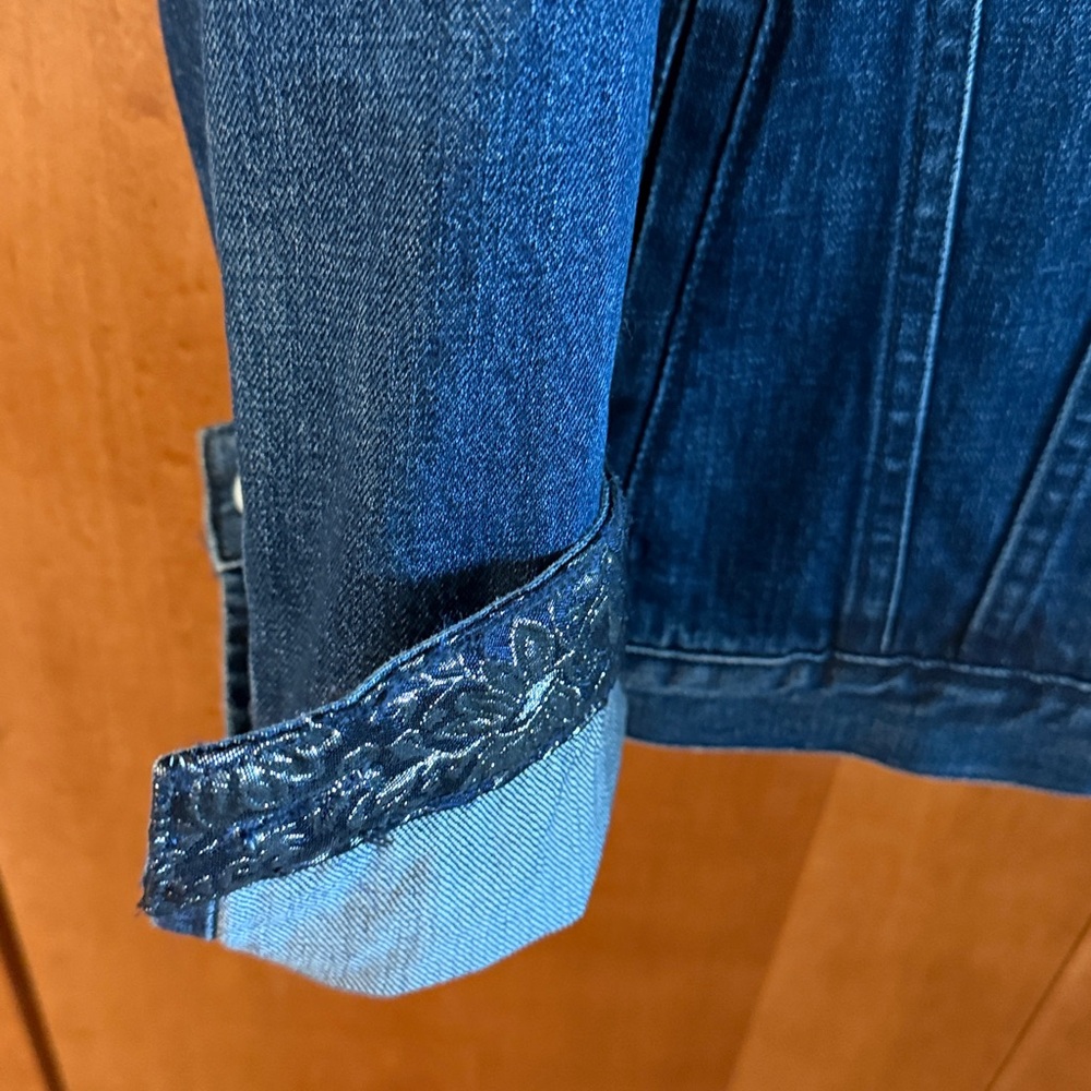The GAP 1969 Embroidered Denim Jacket - Picture 3 of 6